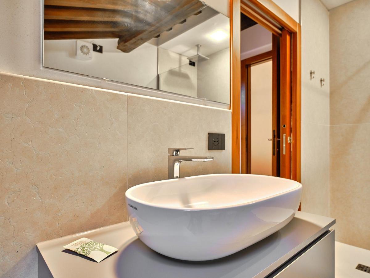 Apartmentsarena - Residenza Degli Scaligeri - Piazza Erbe Verona Exterior photo